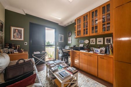 Apartamento à venda com 230m², 4 quartos e 4 vagasQuarto 2