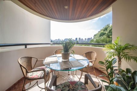 Apartamento à venda com 230m², 4 quartos e 4 vagasVaranda Sala