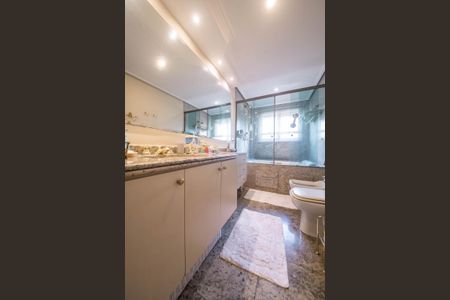 Apartamento à venda com 230m², 4 quartos e 4 vagasBanheiro da Suíte 2