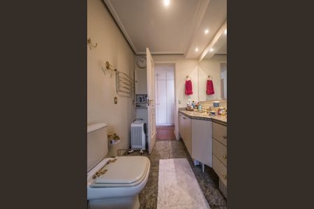 Apartamento à venda com 230m², 4 quartos e 4 vagasBanheiro da Suíte 2