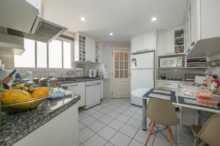 Apartamento à venda com 230m², 4 quartos e 4 vagasCozinha