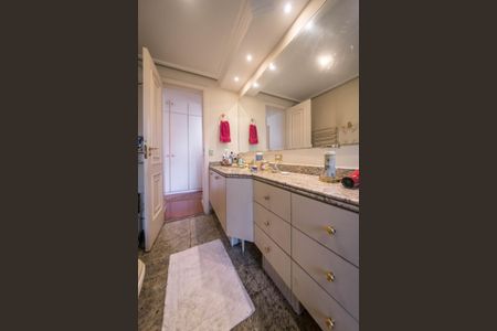 Apartamento à venda com 230m², 4 quartos e 4 vagasBanheiro da Suíte 2