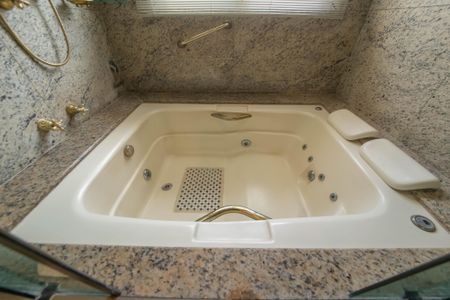 Apartamento à venda com 230m², 4 quartos e 4 vagasBanheiro da Suíte 2