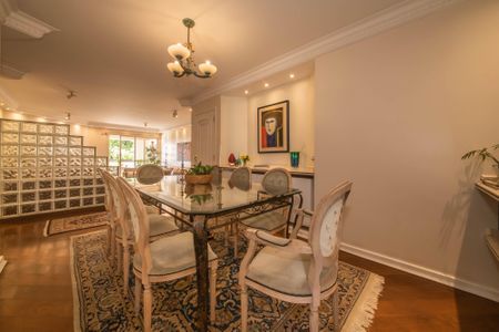 Apartamento à venda com 230m², 4 quartos e 4 vagasSala