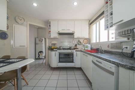 Apartamento à venda com 230m², 4 quartos e 4 vagasCozinha