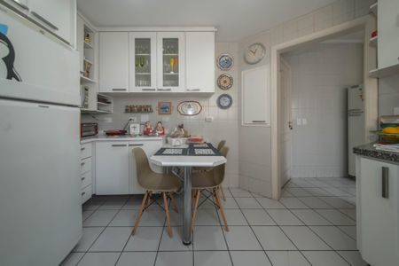 Apartamento à venda com 230m², 4 quartos e 4 vagasCozinha