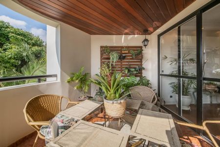 Apartamento à venda com 230m², 4 quartos e 4 vagasVaranda Sala