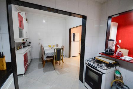 Casa à venda com 196m², 3 quartos e 5 vagas Casa à venda com 196m², 3 quartos e 5 vagasCozinha