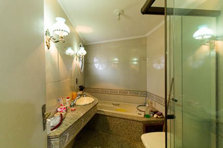 Casa à venda com 300m², 4 quartos e sem vagaBanheiro da Suíte 1