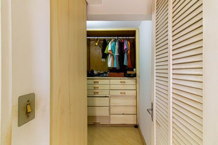 Casa à venda com 300m², 4 quartos e sem vagaCloset da Suíte 1