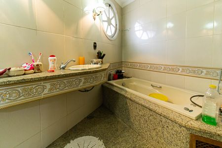 Casa à venda com 300m², 4 quartos e sem vagaBanheiro da Suíte 1