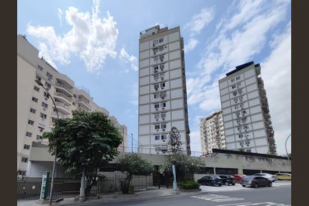 Apartamento à venda com 100m², 2 quartos e 1 vagaFachada e portaria