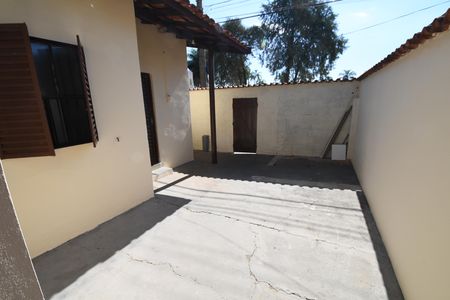 Casa para alugar com 90m², 2 quartos e sem vagaQuintal