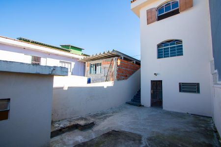 Casa à venda com 160m², 2 quartos e 2 vagas Casa à venda com 160m², 2 quartos e 2 vagasQuintal