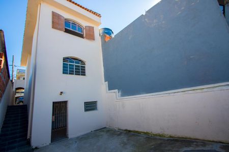 Casa à venda com 160m², 2 quartos e 2 vagas Casa à venda com 160m², 2 quartos e 2 vagasQuintal