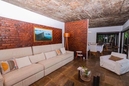 Casa à venda com 600m², 6 quartos e 2 vagasSala