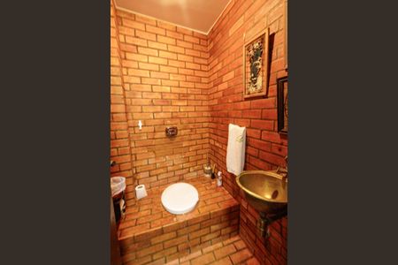 Casa à venda com 600m², 6 quartos e 2 vagasÁrea Privativa - Banheiro