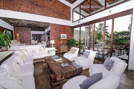 Casa à venda com 600m², 6 quartos e 2 vagasSala