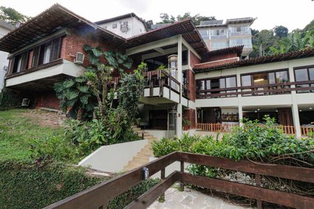 Casa à venda com 600m², 6 quartos e 2 vagasFachada