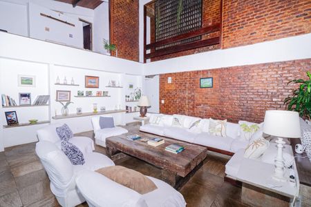 Casa à venda com 600m², 6 quartos e 2 vagasSala