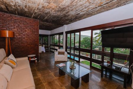 Casa à venda com 600m², 6 quartos e 2 vagasSala