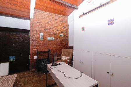 Casa à venda com 600m², 6 quartos e 2 vagasQuarto