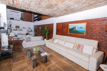 Casa à venda com 600m², 6 quartos e 2 vagasSala