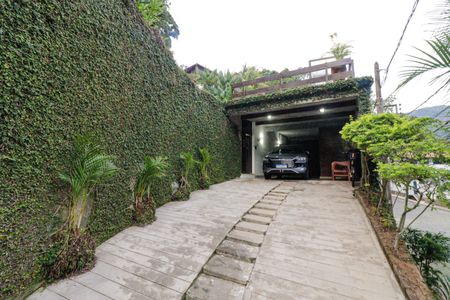 Casa à venda com 600m², 6 quartos e 2 vagasÁrea Externa