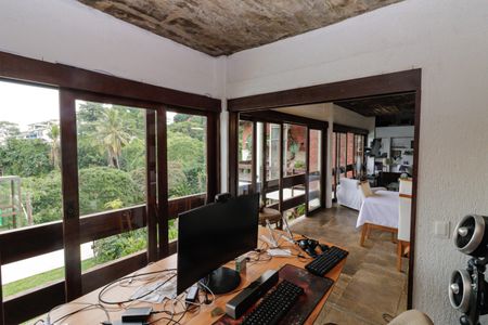 Casa à venda com 600m², 6 quartos e 2 vagasEscritório