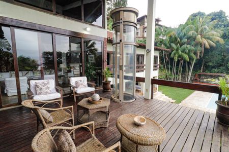 Casa à venda com 600m², 6 quartos e 2 vagasÁrea Privativa