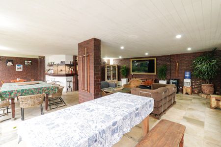 Casa à venda com 600m², 6 quartos e 2 vagasÁrea Externa