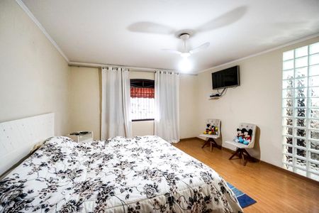 Casa à venda com 407m², 4 quartos e 3 vagasSuíte