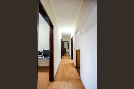 Casa à venda com 407m², 4 quartos e 3 vagasCorredor dos quartos