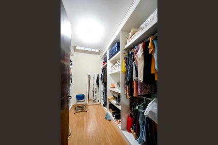 Casa à venda com 407m², 4 quartos e 3 vagasCloset da suíte