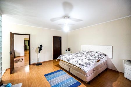 Casa à venda com 407m², 4 quartos e 3 vagasSuíte