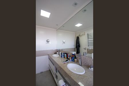 Apartamento para alugar com 220m², 4 quartos e 3 vagas Apartamento para alugar com 220m², 4 quartos e 3 vagasBanheiro da Suíte 1
