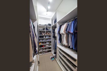 Apartamento para alugar com 220m², 4 quartos e 3 vagas Apartamento para alugar com 220m², 4 quartos e 3 vagasCloset da Suíte 1