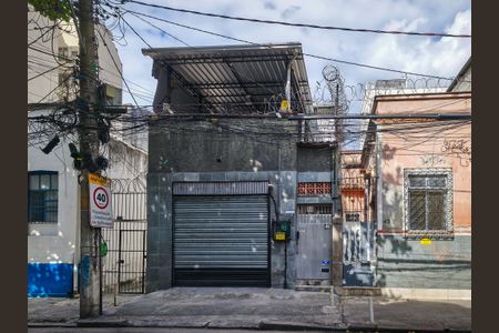 Casa à venda com 280m², 2 quartos e 2 vagasFachada