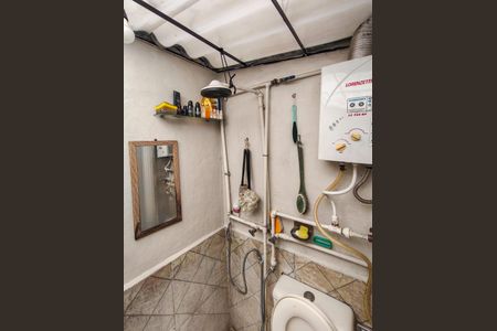 Casa à venda com 280m², 2 quartos e 2 vagasBanheiro de serviço