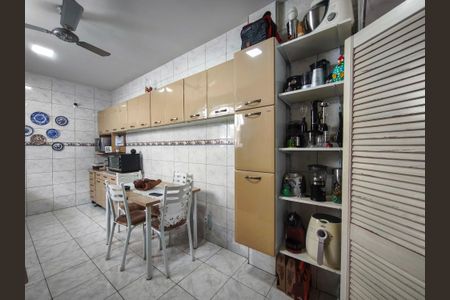 Casa à venda com 280m², 2 quartos e 2 vagasCozinha