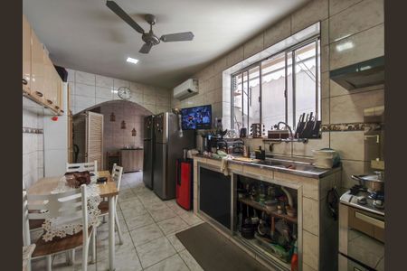 Casa à venda com 280m², 2 quartos e 2 vagasCozinha