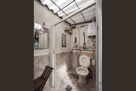 Casa à venda com 280m², 2 quartos e 2 vagasBanheiro de serviço