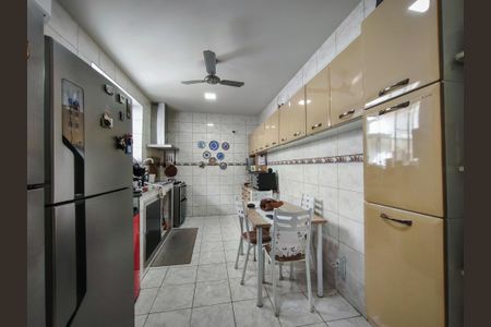 Casa à venda com 280m², 2 quartos e 2 vagasCozinha