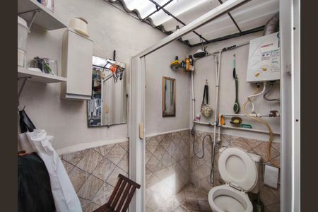 Casa à venda com 280m², 2 quartos e 2 vagasBanheiro de serviço