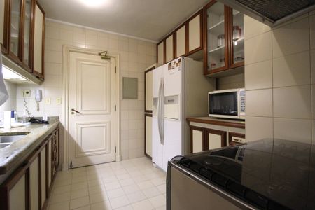 Apartamento à venda com 250m², 2 quartos e 3 vagasCozinha