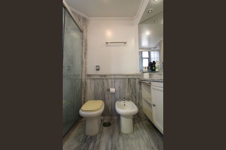 Apartamento à venda com 250m², 2 quartos e 3 vagasBanheiro da Suíte 1