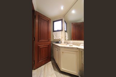 Apartamento à venda com 250m², 2 quartos e 3 vagasBanheiro da Suíte 2