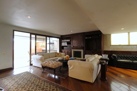 Apartamento à venda com 250m², 2 quartos e 3 vagasCobertura