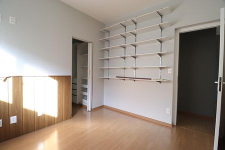 Casa de condomínio para alugar com 316m², 4 quartos e 4 vagasQuarto 2 - Suíte