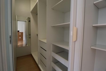 Casa de condomínio para alugar com 316m², 4 quartos e 4 vagasQuarto 2 - Suíte - Closet
